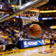NBA总决赛篮球在空中飞向篮筐的精彩瞬间